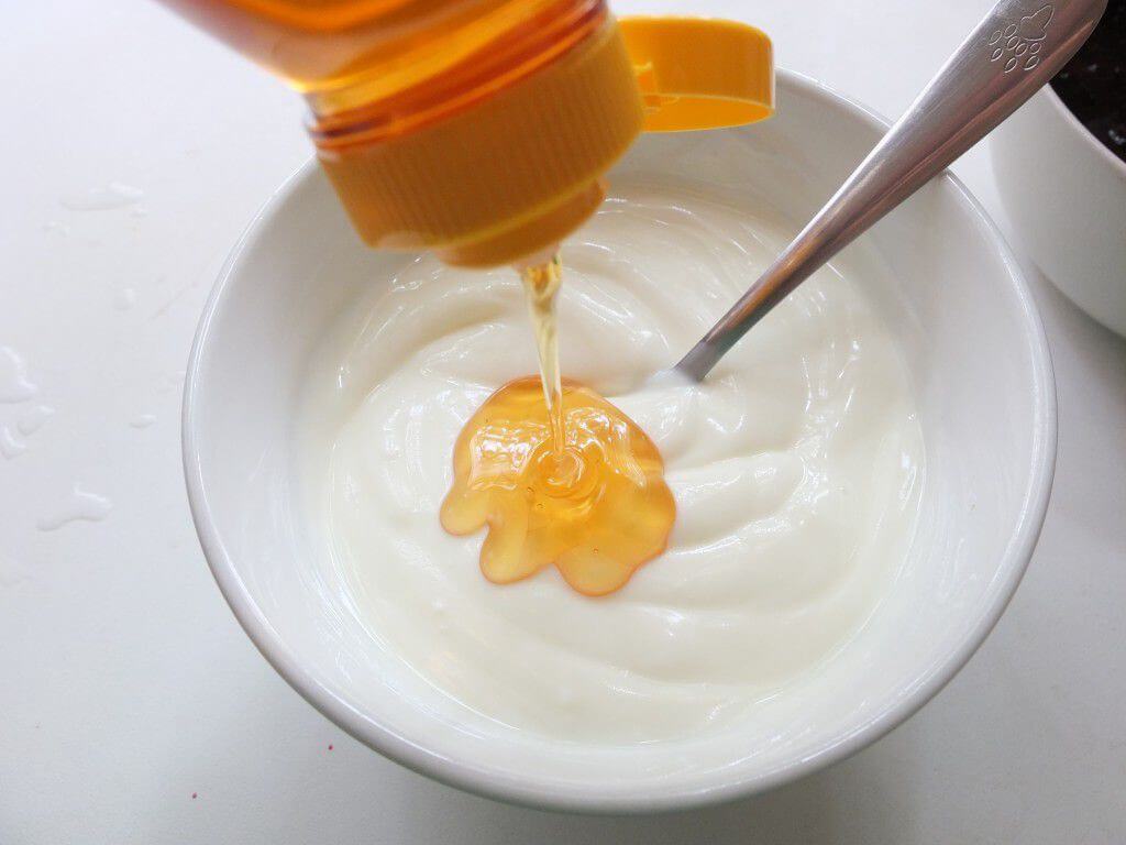 cách trị nám tàn nhang bằng mật ong và sữa chua