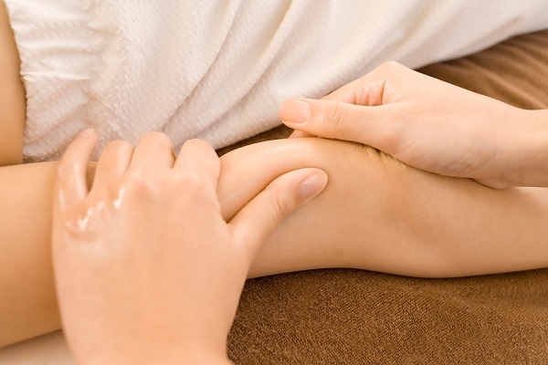 Dịch vụ massage trị đau cánh tay
