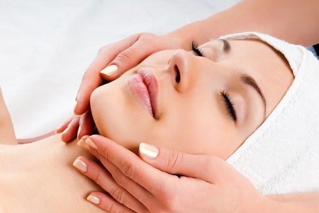 Chăm sóc da mặt sau khi căng chỉ