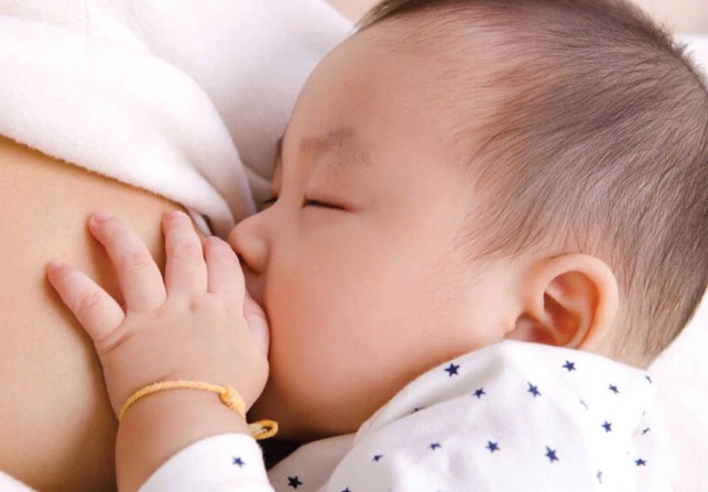 Làm hồng nhũ hoa có hại không?