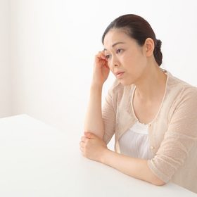 Chăm sóc da nám tuổi tiền mãn kinh